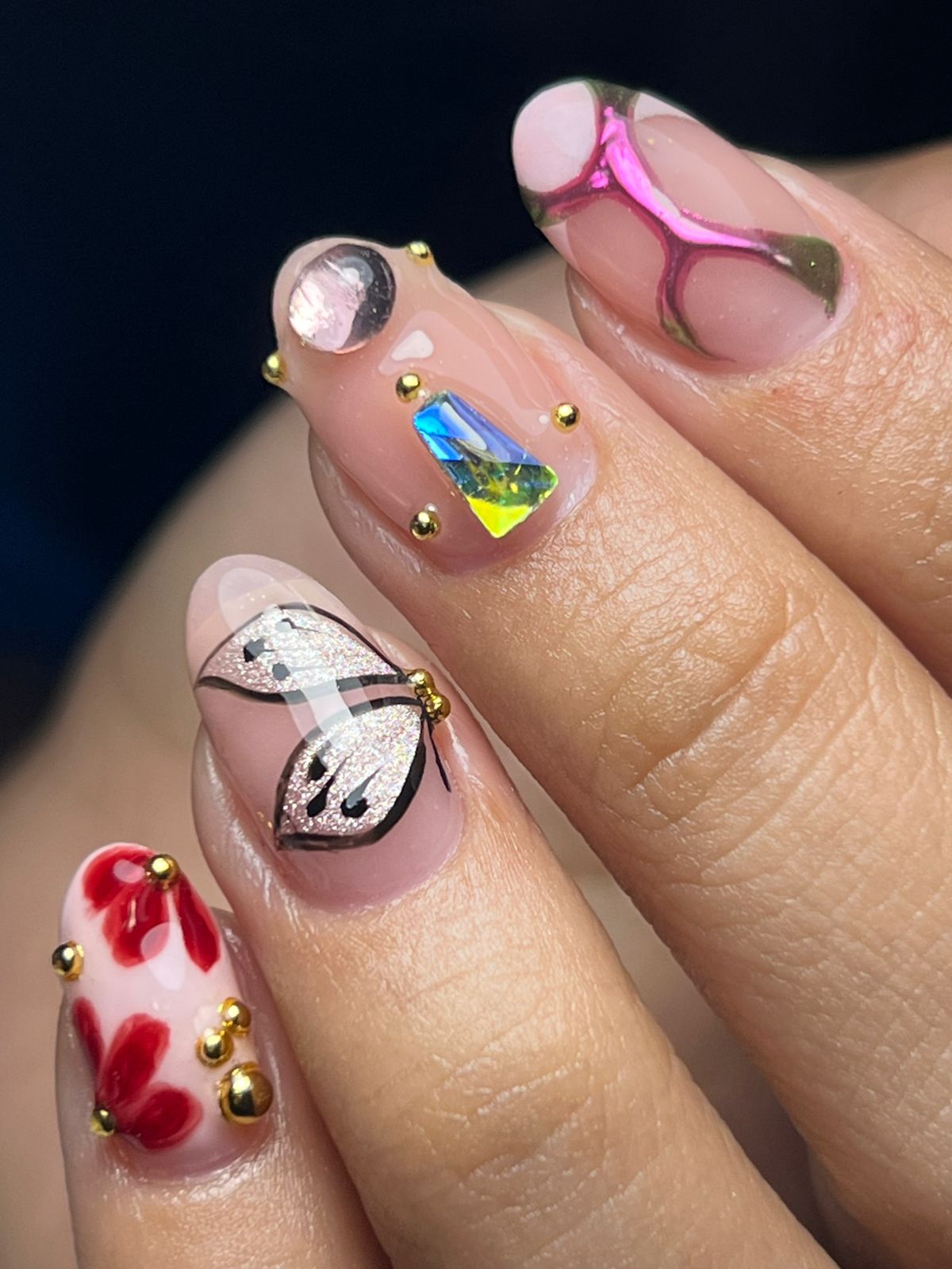 Uñas acrílicas cortas en Casa Kiraz